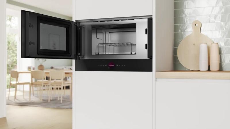 (image for) Bosch BEL7321B1M 21L Built-in Microwave Oven